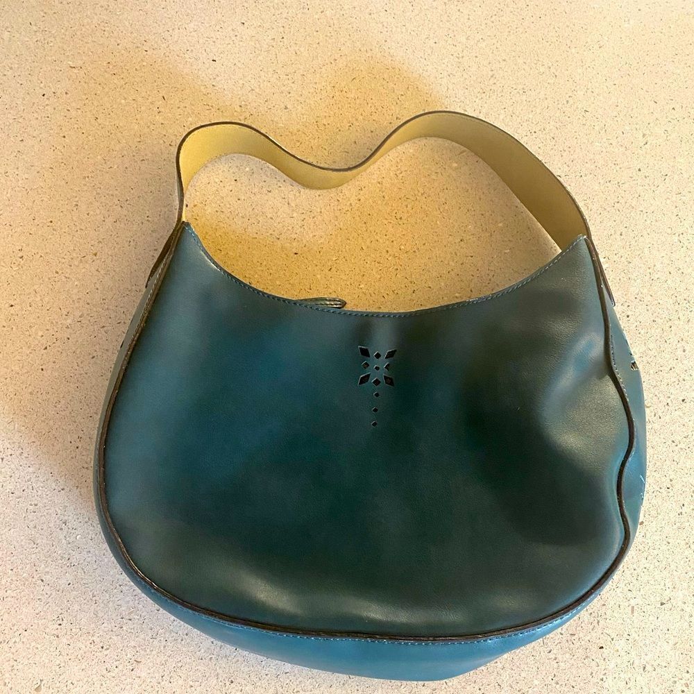 Women’s purse by Emilie M, great for spring and summer 😊